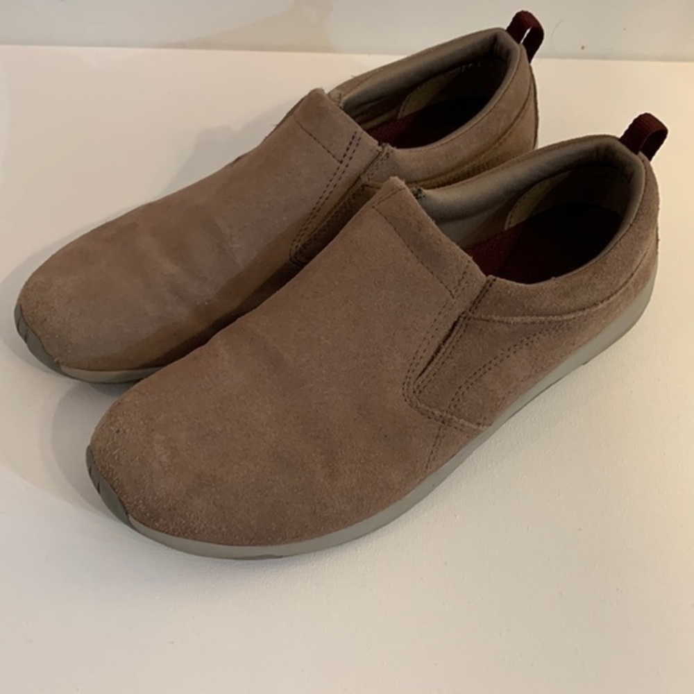 Women’s gently used Lands End slip on moc, size 9.5.